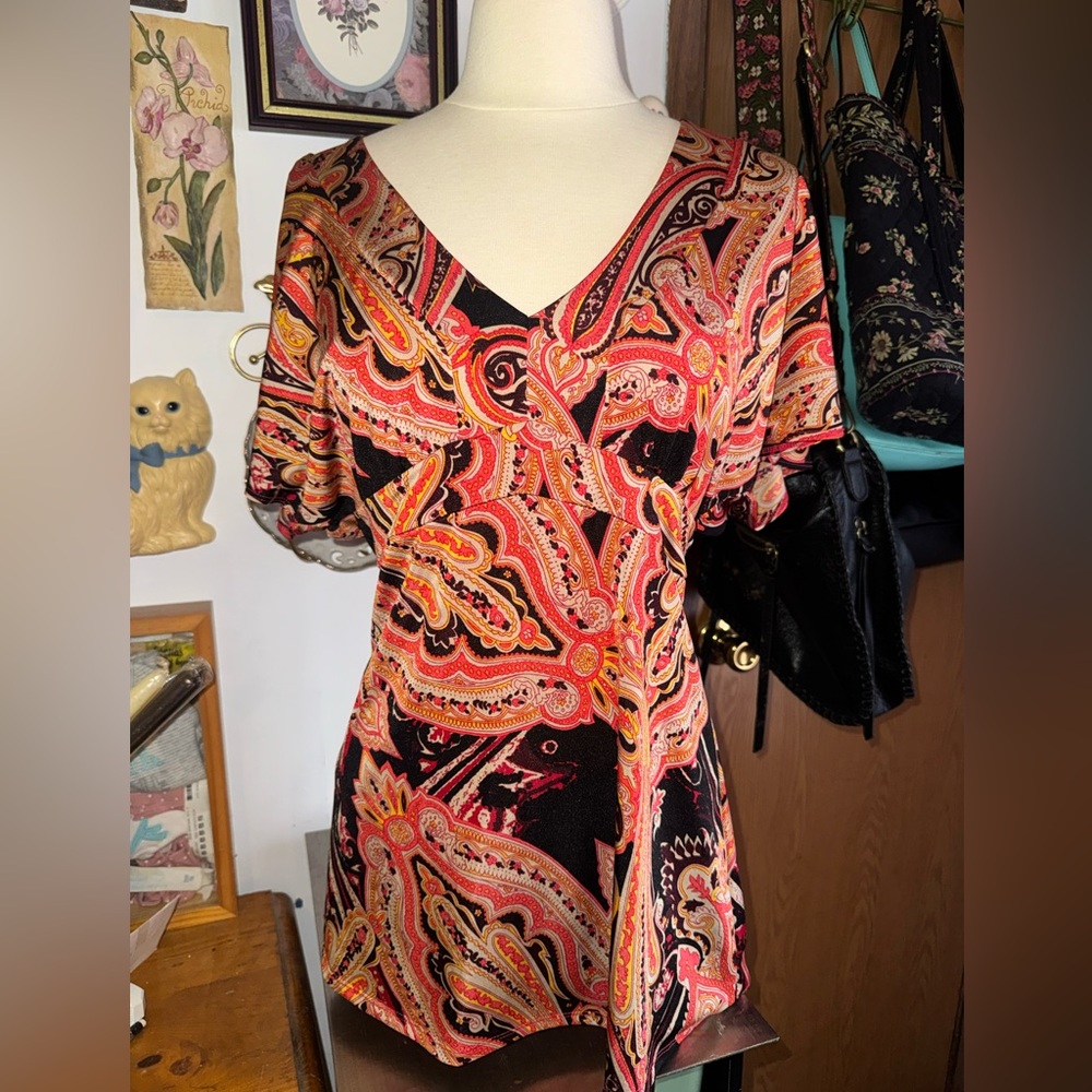 y2k Women's V-Neck Paisley Print blouse in Black and Coral on